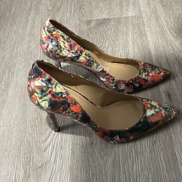 BCBGeneration Floral Close toe Heels - Picture 4 of 11